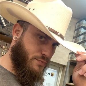 Meet your Posher, Justin